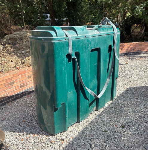 Trading 1000l plastic oil - 3c,